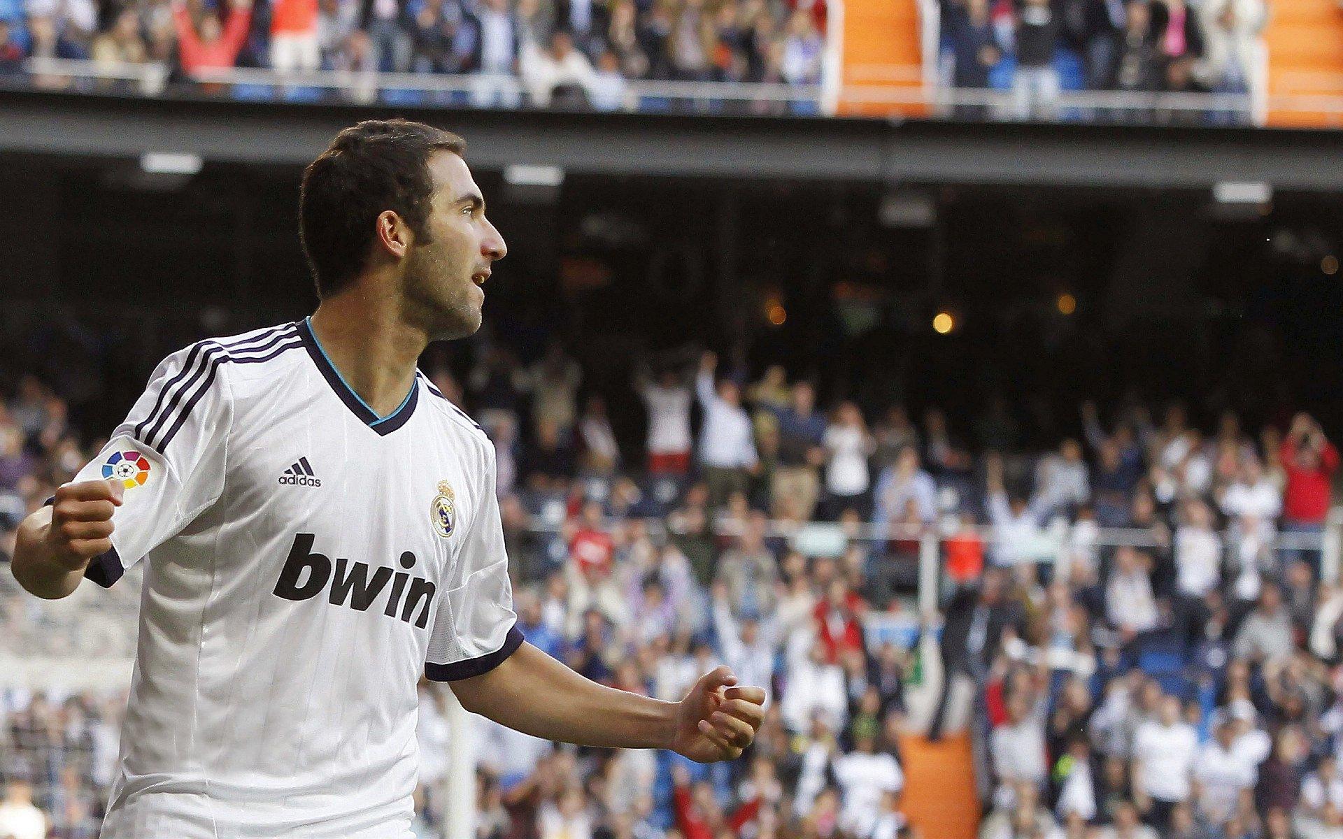 从边路尖刀到禁区王者,登贝莱复刻亨利式蜕变,金球荣耀照亮全新九号之路